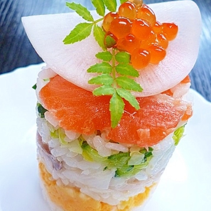 鮭親子と昆布〆鯛の8層ケーキ寿司